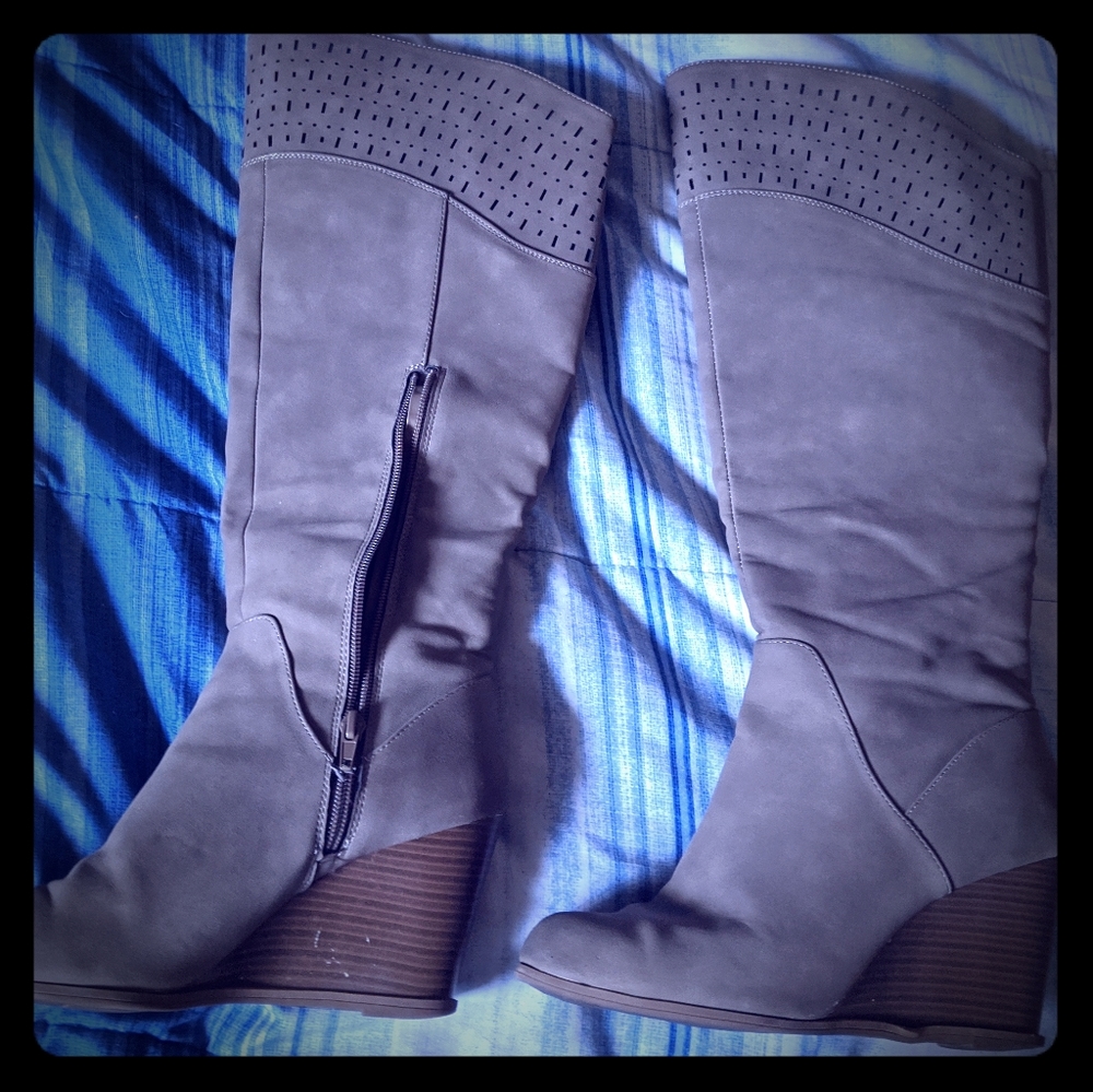 Wedge boots